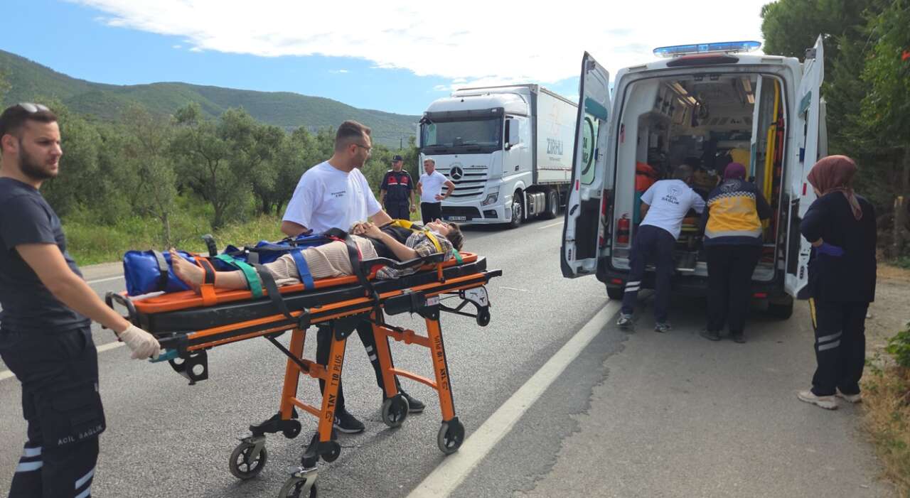 Ağaca çarpan otomobil alev aldı! Abdullah Akşit yanarak can verdi 10